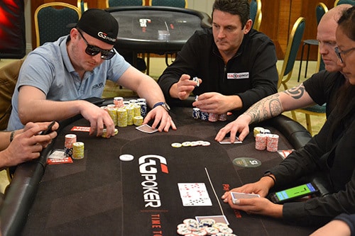 playing-live-poker_online-vs-live-poker_ggpoker